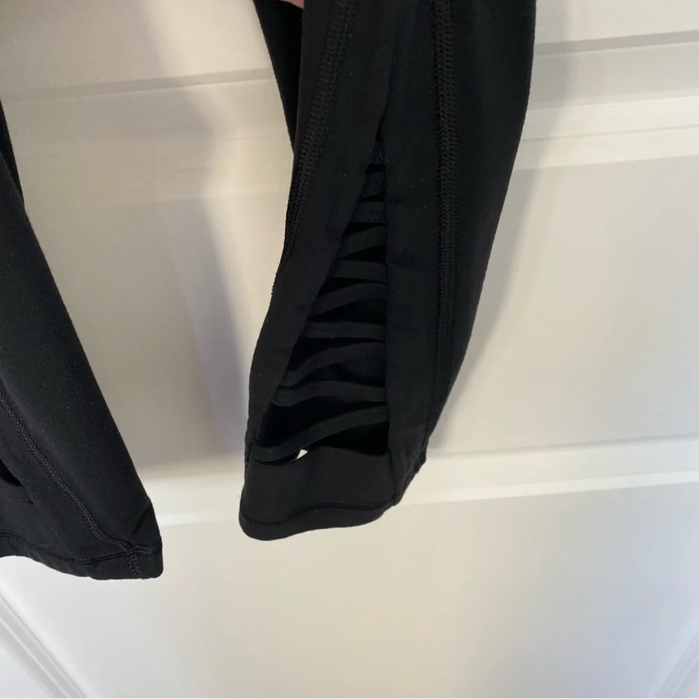 Athleta Capri Crisscross Detail Leggings XS - Picture 4 of 15